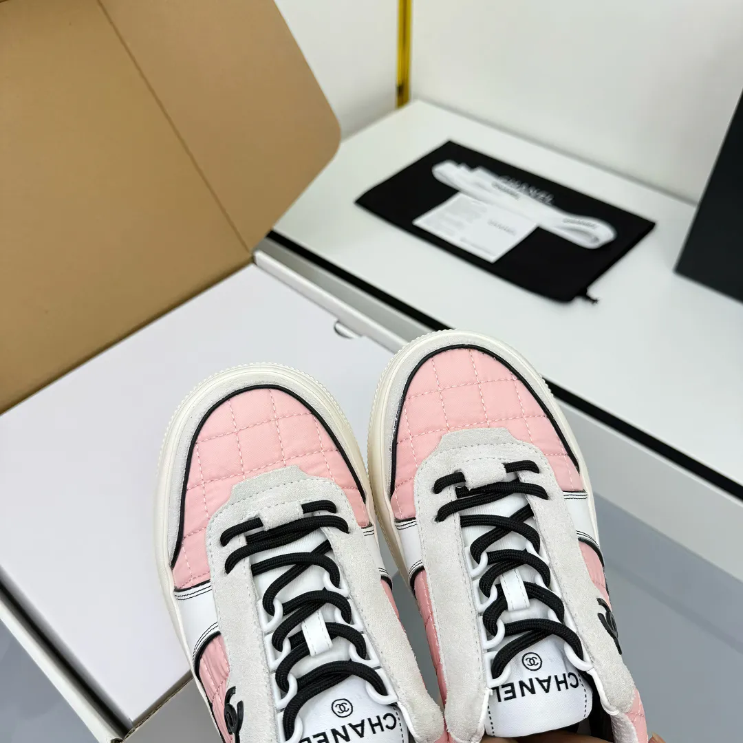 👟👟Ex-factory price 620👟👟 Chanel bread shoes ~ original calfskin panda shoes Chanel 25C latest hot style panda black and white sports shoes casual sneakers Xiaoxiang hot item classic black and white panda color coco girls must pay Fabric: original custom mixed sheepskin lining: original imported breathable mesh lining outsole: Original molded rubber + TPU combination Size: Women's 35-41
